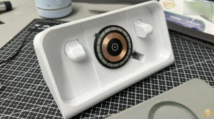 DIY 3D打印 MagSafe 无线充电座，让 iPhone 变身美型电子时钟！