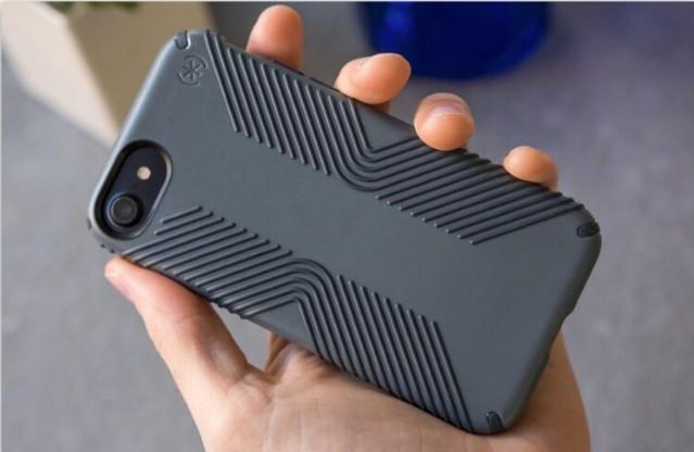 苹果iphone手机充电卡到一半上无法充满，苹果官方说是保护壳的原因